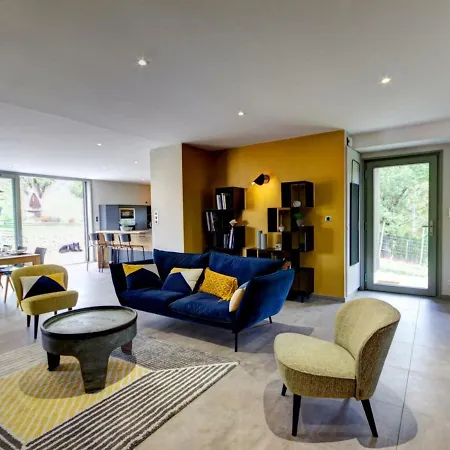 Moderne Avec Jardin, Etang, Terrasses Et Confort Inclus A - Fr-1-496-157 * Montbrison