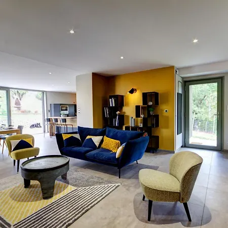 Holiday home Moderne Avec Jardin, Etang, Terrasses Et Confort Inclus A - Fr-1-496-157 Montbrison